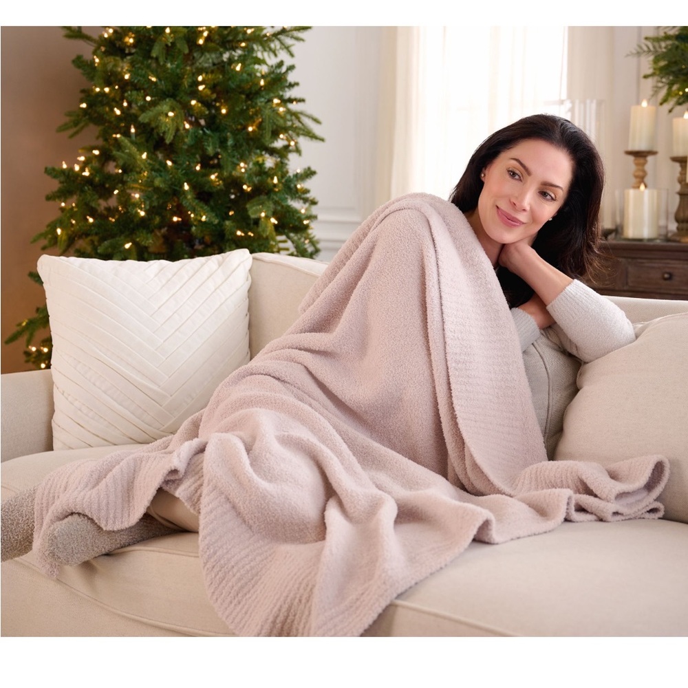 Barefoot Dreams CozyChic Rib Border Blanket in Stone - Picture 2 of 5